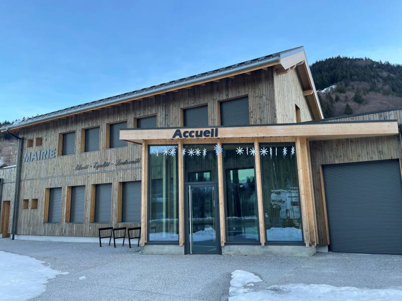 Façade de la mairie finie