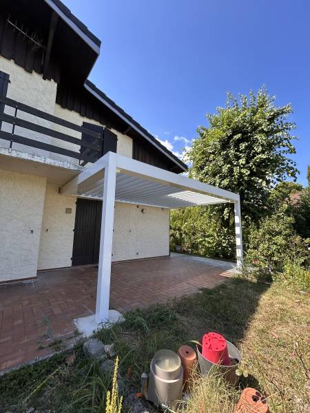 Fabrication et installation de pergola bioclimatique sur mesure à lames orientables à Bernin dans le grésivaudan proche de Grenoble