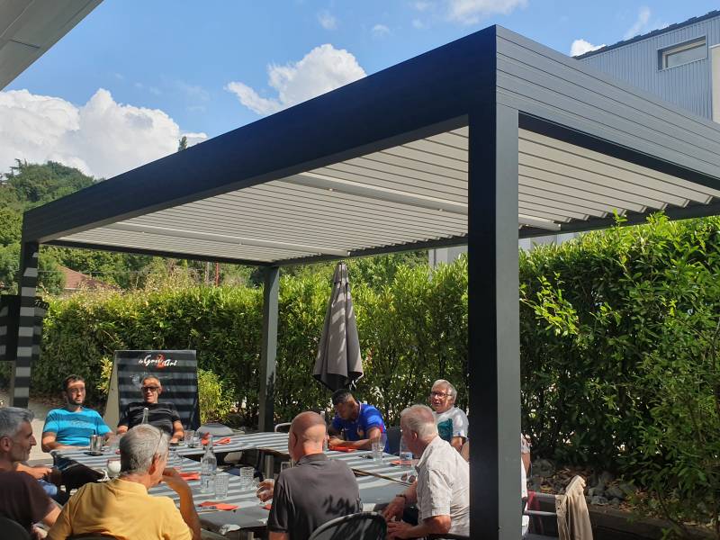  Pergola bioclimatique autoportée à Varces Allières et Risset