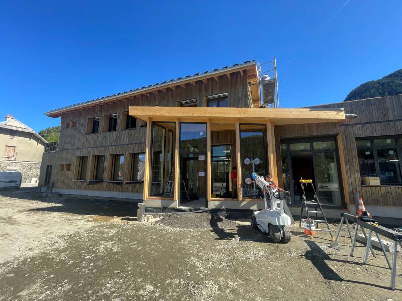Réhabilitation d’une ancienne école pour la transformer en mairie sur la commune de LA MORTE sur le plateau de la Matheysine