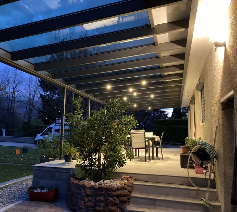Fabrication et installation d’une Pergola aluminium 13x4 adossée à la façade à Varces Allières et Risset près de Grenoble