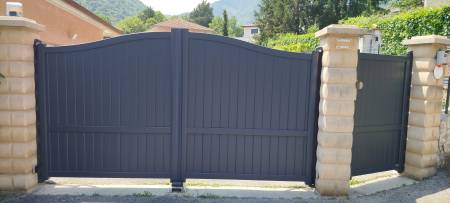 Notre zone d'activité pour ce service Pose de porte d'entrée pleine ou vitrée sur mesure en aluminium